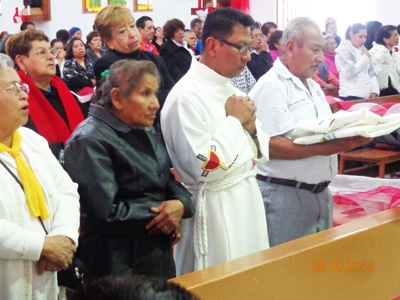 GermÃ n between his parents before the ordination to Diaconate..jpg
